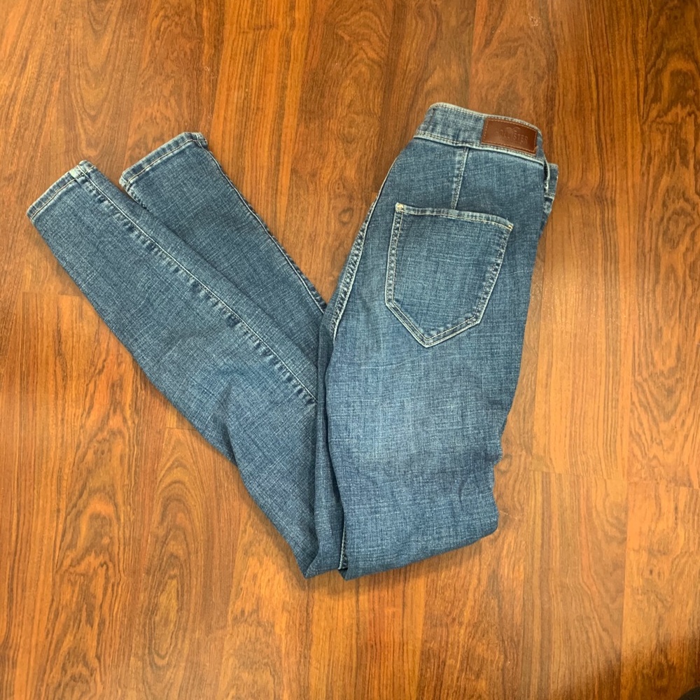Hollister women’s skinny jeans